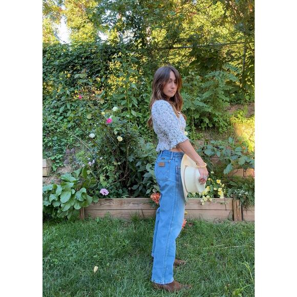 Smocked Prairie Crop Top – Vintage-Inspired Floral - Picture 5 of 8